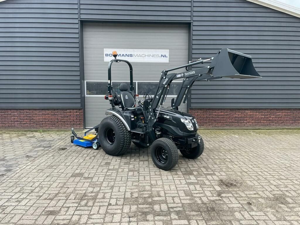 Traktor des Typs Solis 26 HST minitractor NIEUW black edition met frontlader, Neumaschine in Neer (Bild 1)