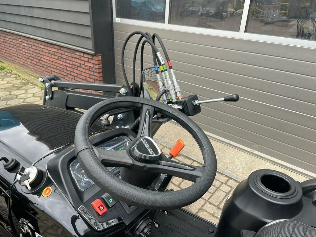 Traktor des Typs Solis 26 HST minitractor NIEUW black edition met frontlader, Neumaschine in Neer (Bild 11)