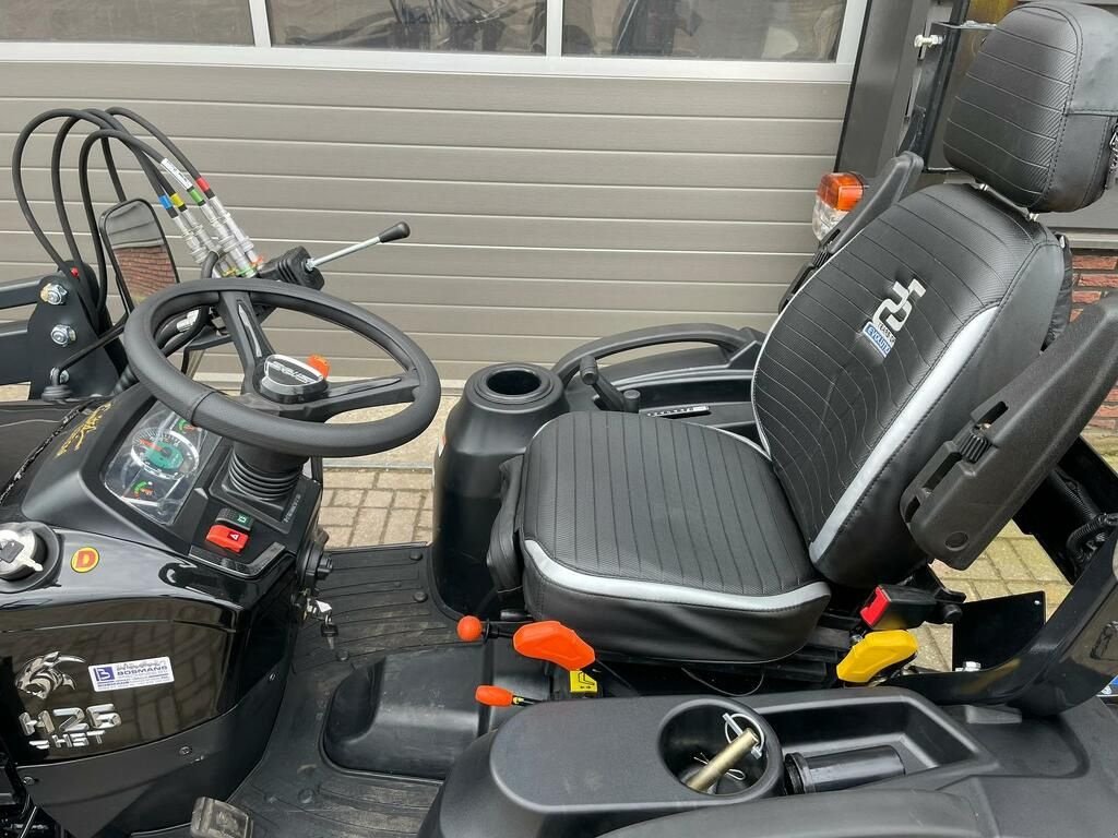 Traktor des Typs Solis 26 HST minitractor NIEUW black edition met frontlader, Neumaschine in Neer (Bild 10)
