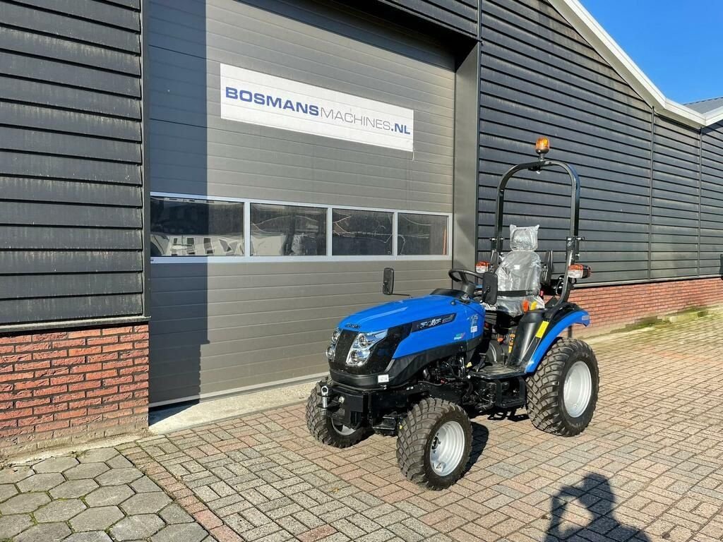 Traktor del tipo Solis 26 HST minitractor NIEUW multi-use banden - 5 jaar garantie, Neumaschine In Neer (Immagine 3)