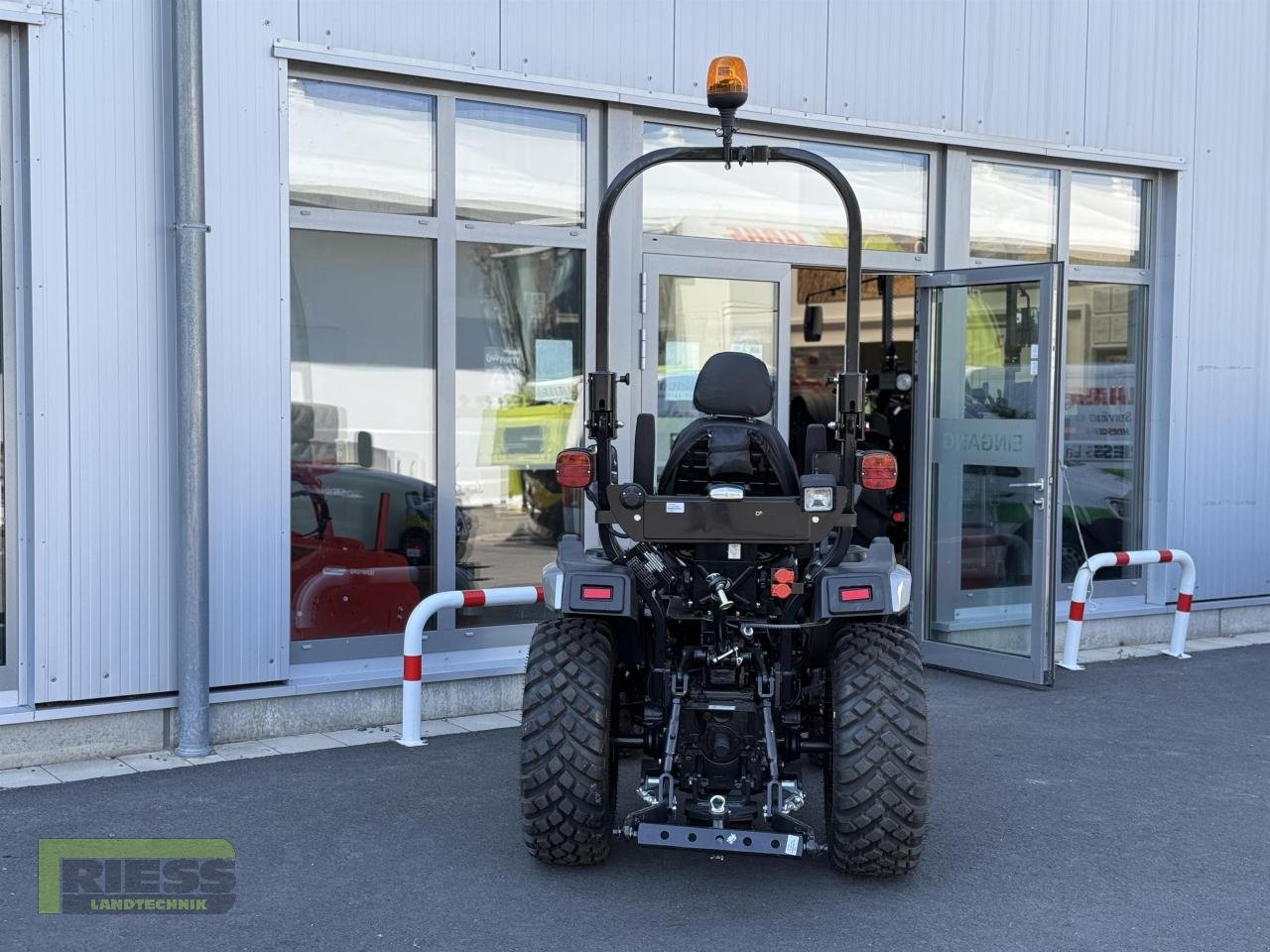 Traktor des Typs Solis 26 HST Rops Panther Galaxy Pro, Neumaschine in Homberg/Ohm - Maulbach (Bild 3)