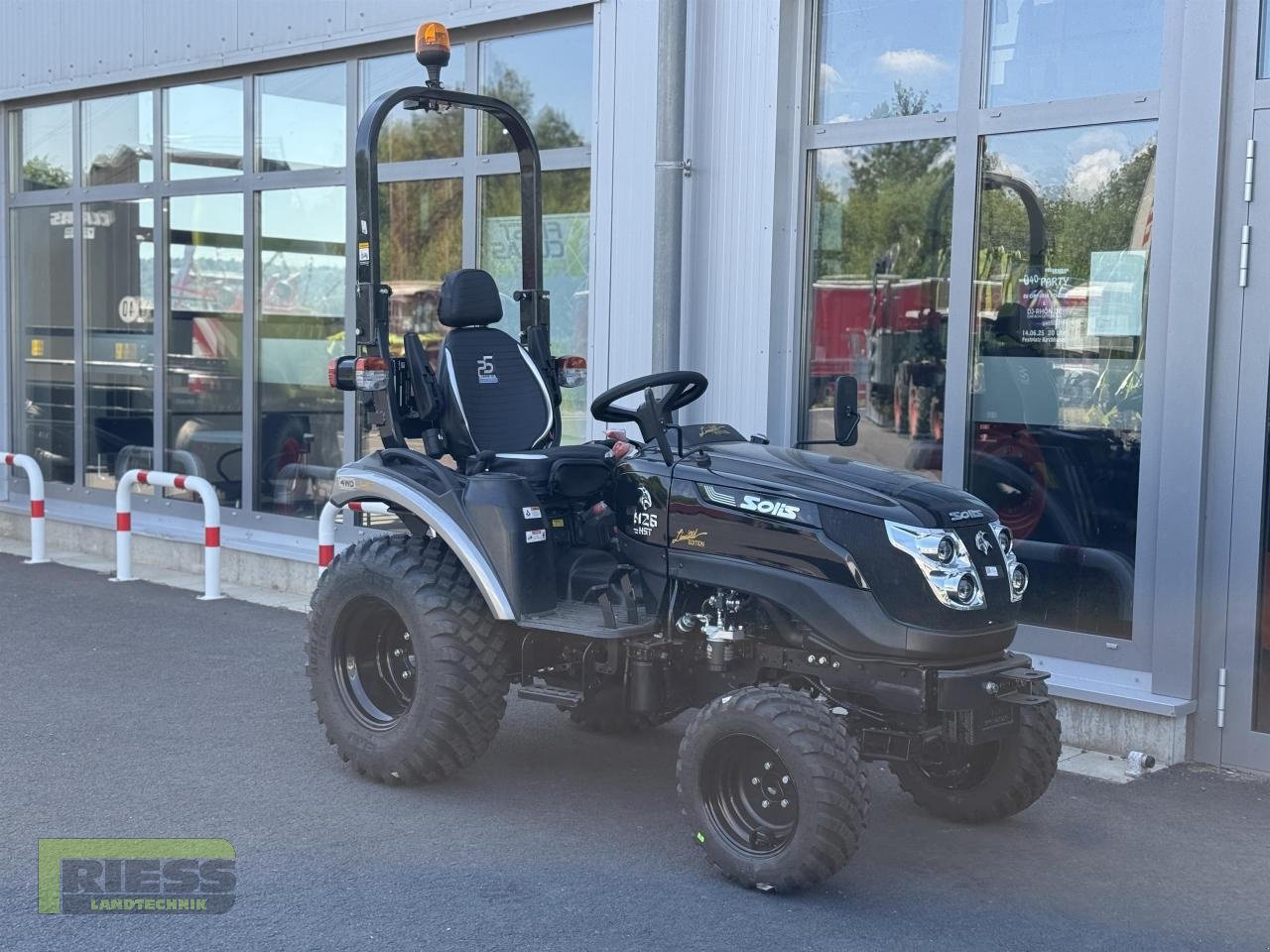 Traktor of the type Solis 26 HST Rops Panther, Neumaschine in Homberg/Ohm - Maulbach (Picture 2)