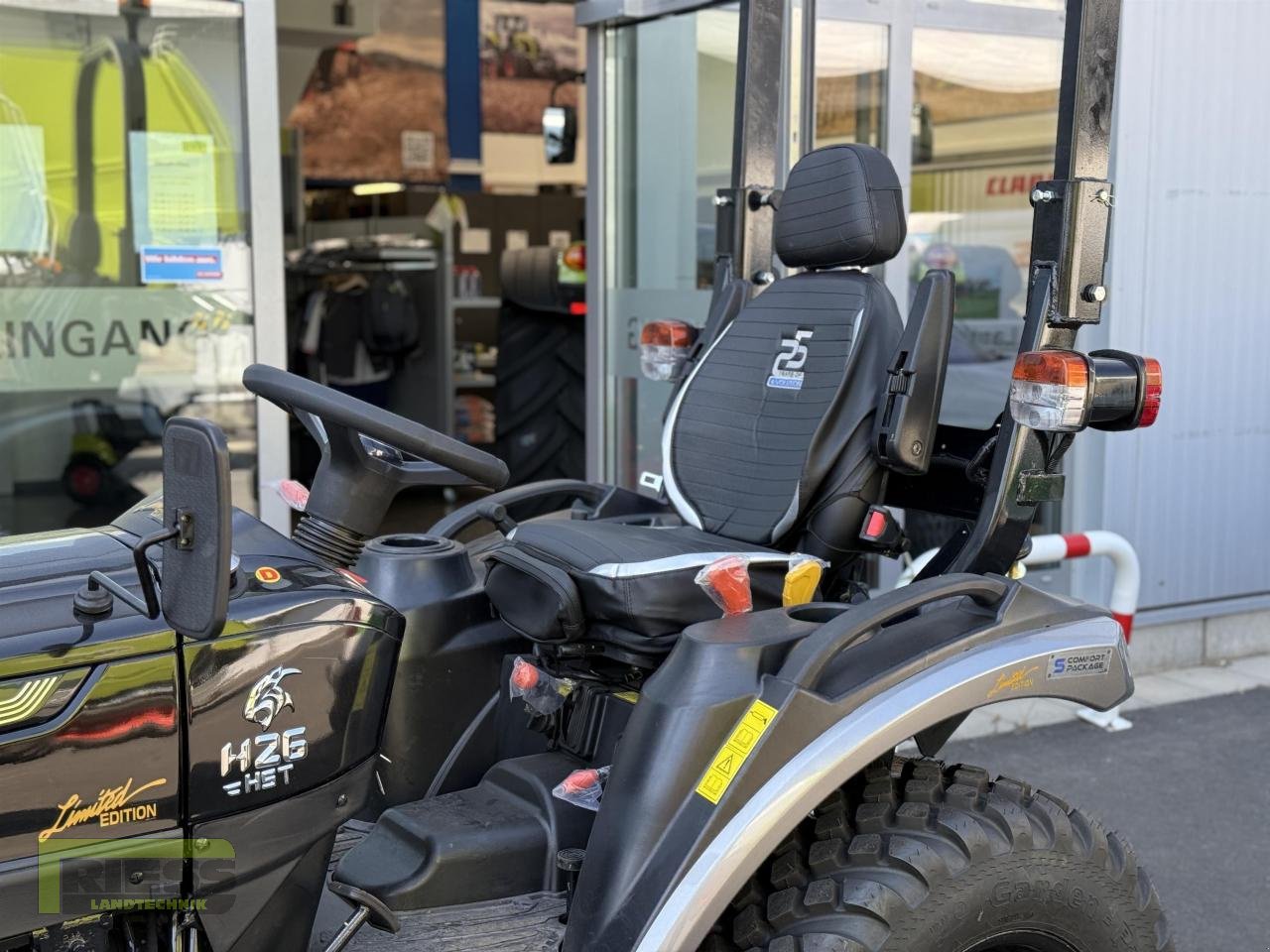 Traktor of the type Solis 26 HST Rops Panther, Neumaschine in Homberg/Ohm - Maulbach (Picture 4)