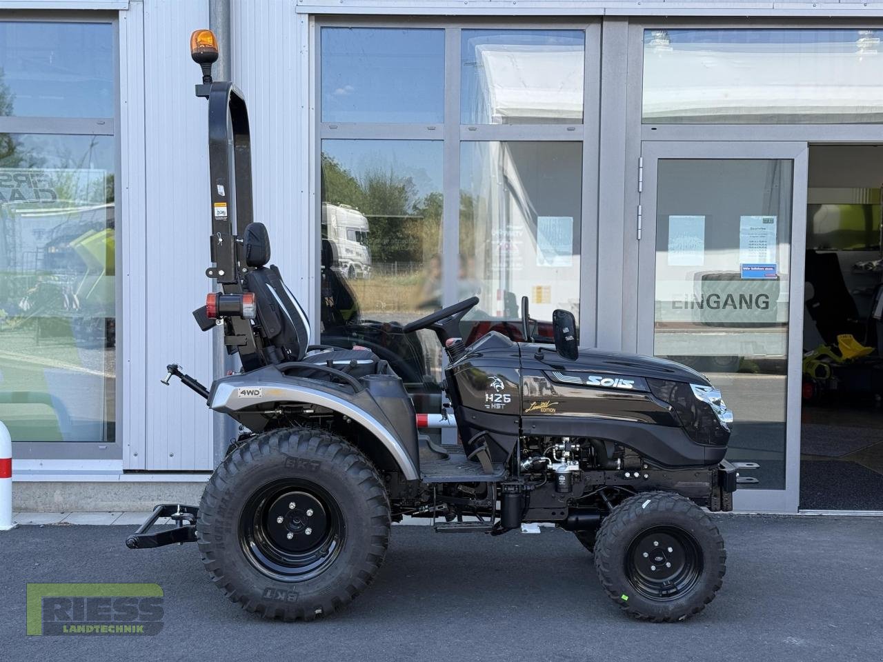 Traktor of the type Solis 26 HST Rops Panther, Neumaschine in Homberg/Ohm - Maulbach (Picture 10)