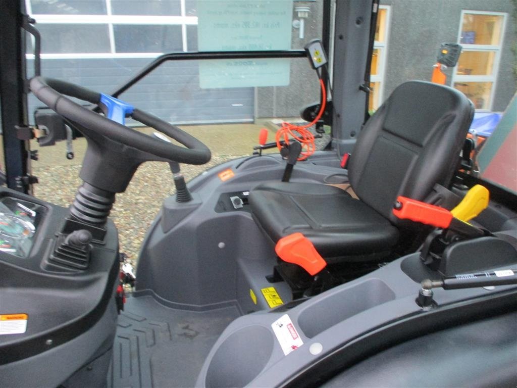 Traktor типа Solis 26 HST Snow Edition med frontlift, front PTO, Thyregod TK 1600 kost, med hydraulisk sving og SSP140 saltudlægger, Gebrauchtmaschine в Lintrup (Фотография 4)