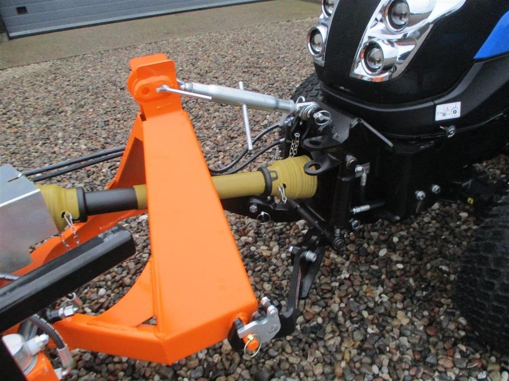 Traktor типа Solis 26 HST Snow Edition med frontlift, front PTO, Thyregod TK 1600 kost, med hydraulisk sving og SSP140 saltudlægger, Gebrauchtmaschine в Lintrup (Фотография 8)