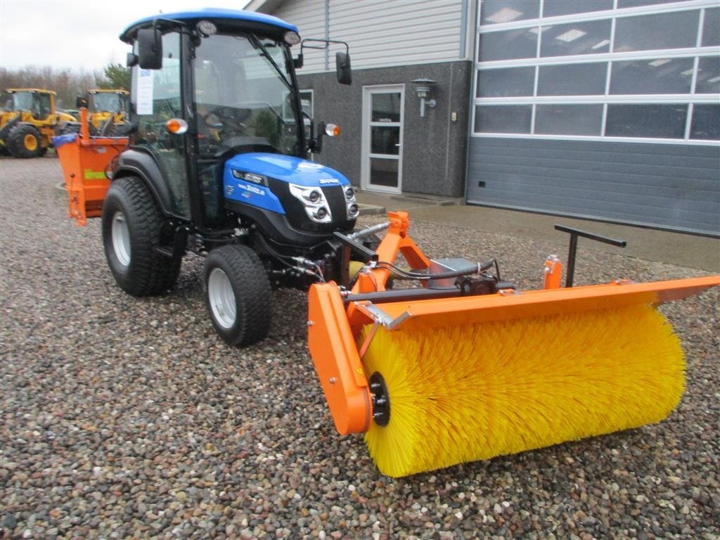 Traktor za tip Solis 26 HST Snow Edition med frontlift, front PTO, Thyregod TK 1600 kost, med hydraulisk sving og SSP140 saltudlægger, Gebrauchtmaschine u Lintrup (Slika 15)