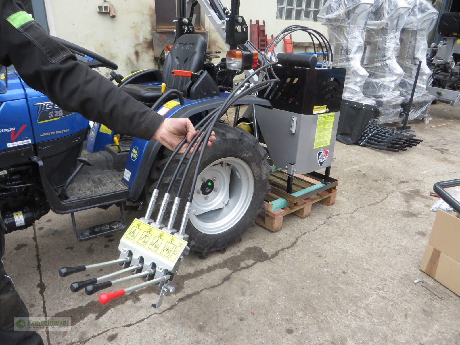 Traktor van het type Solis 26 + Jansen HMS-100(180) Mulcher / Heckenschere + Frontlader + Greifschaufel Kommunaltraktor, Neumaschine in Feuchtwangen (Foto 8)
