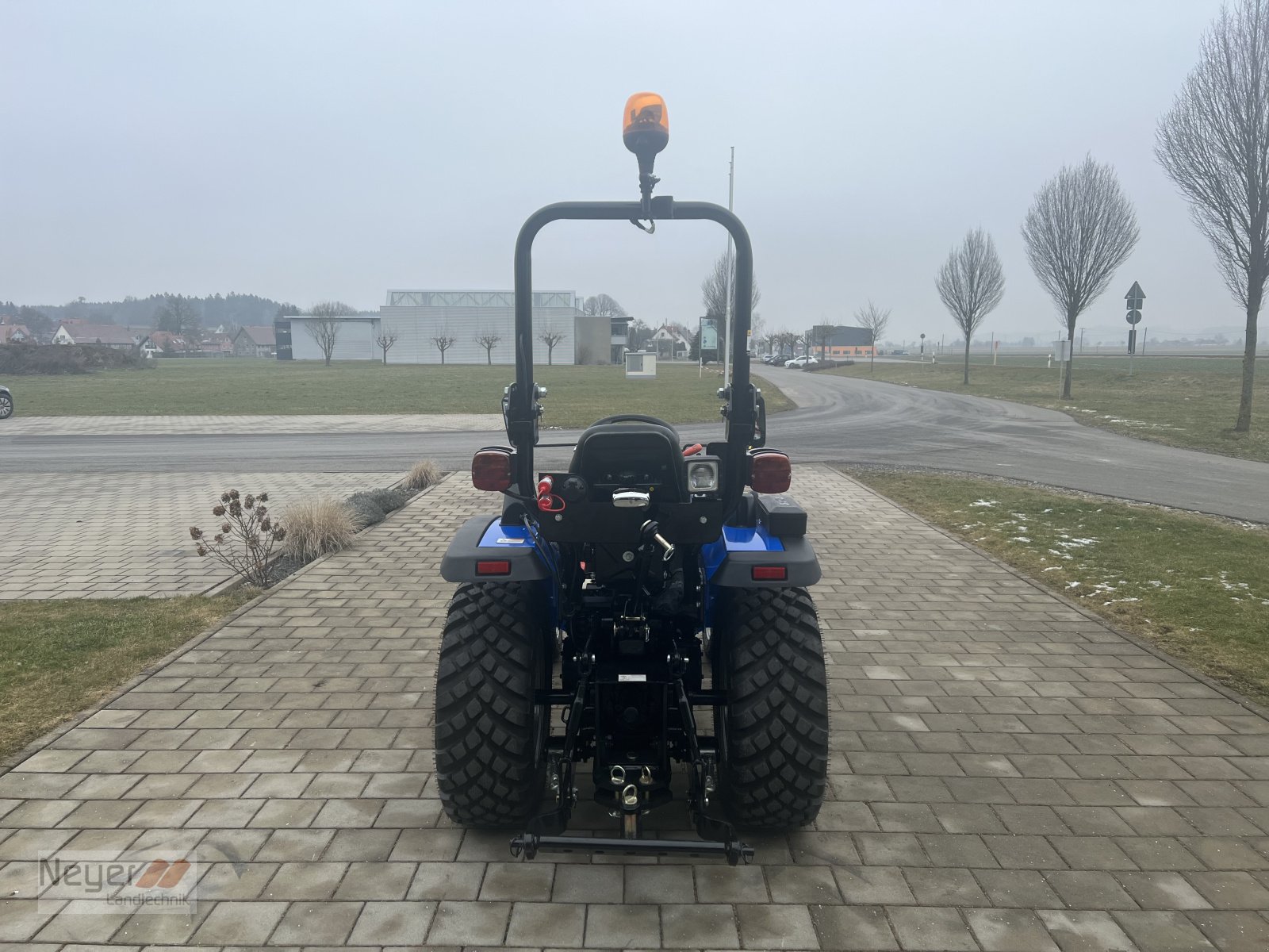 Traktor des Typs Solis 26 manuell, Neumaschine in Bad Waldsee Mennisweiler (Bild 14)