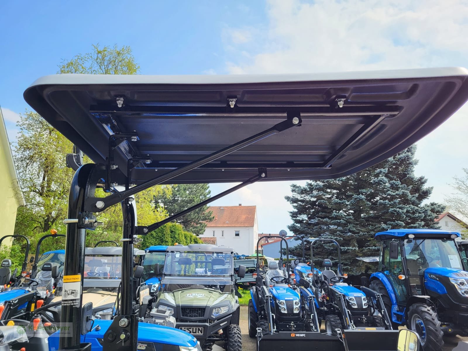 Traktor типа Solis 26 + Sonnendach + Radial AS-Reifen + Straßenzulassung NEU Allrad, Neumaschine в Feuchtwangen (Фотография 10)