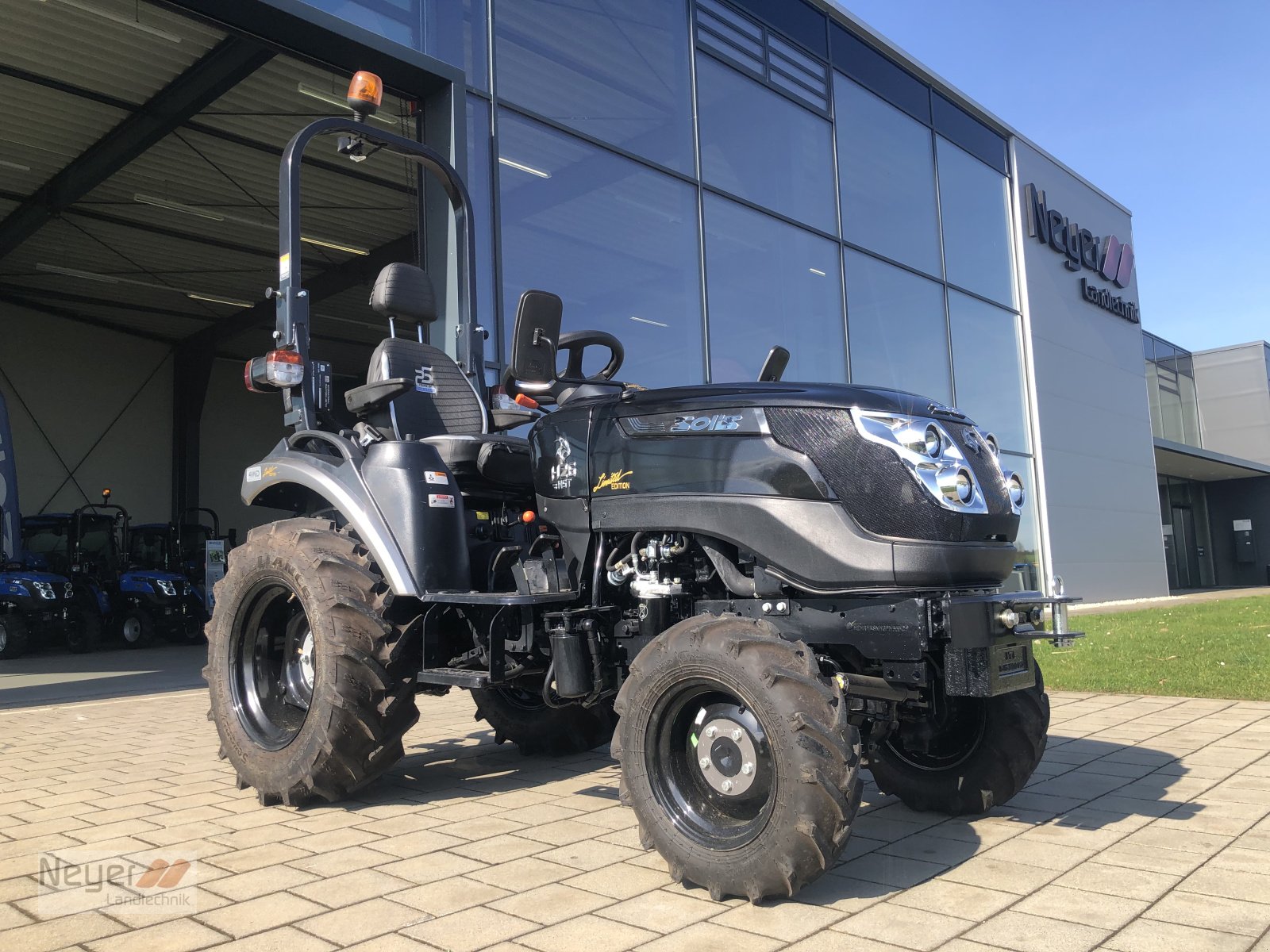 Traktor of the type Solis 26, Neumaschine in Bad Waldsee Mennisweiler (Picture 1)