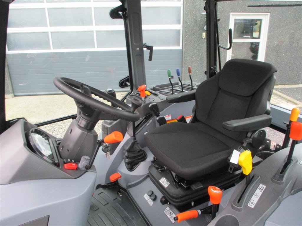 Traktor des Typs Solis 60 Fabriksny traktor med 2 års garanti, lukket kabine med klima anlæg, og fuldhydraulisk frontlæsser, Gebrauchtmaschine in Lintrup (Bild 3)