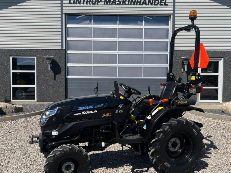 Traktor типа Solis S26 Limited Edition i sort 6+2 Gearmaskine med Servostyring og brede traktorhjul, Gebrauchtmaschine в Lintrup (Фотография 1)