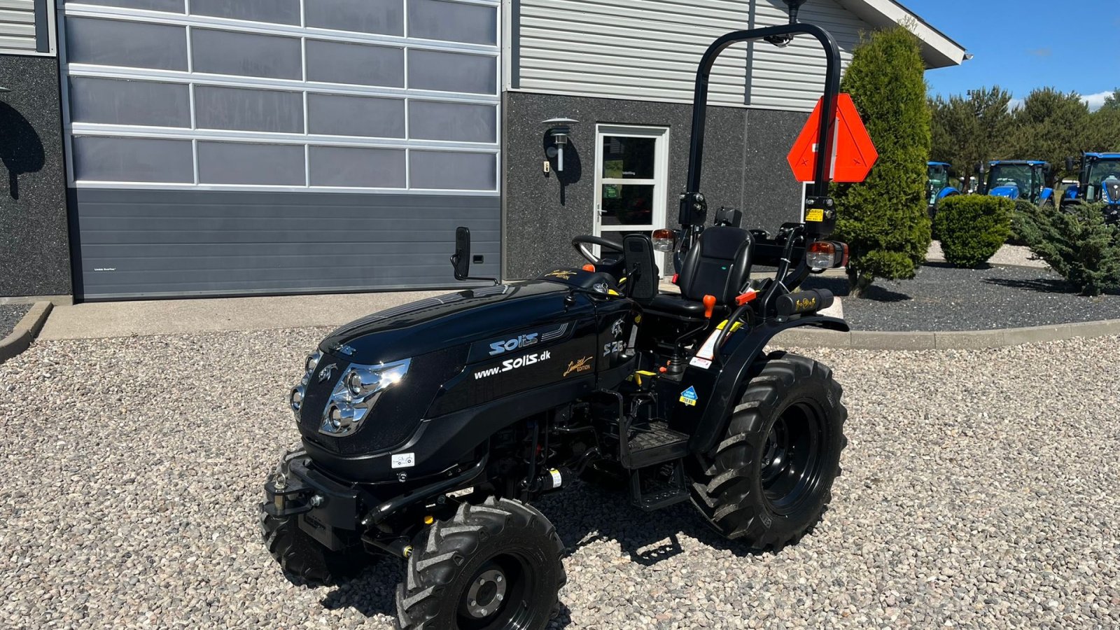 Traktor типа Solis S26 Limited Edition i sort 6+2 Gearmaskine med Servostyring og brede traktorhjul, Gebrauchtmaschine в Lintrup (Фотография 2)