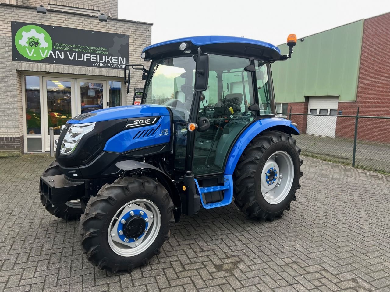 Traktor of the type Solis S50 SCHUTTLE XL, Neumaschine in MARIAHOUT (Picture 5)