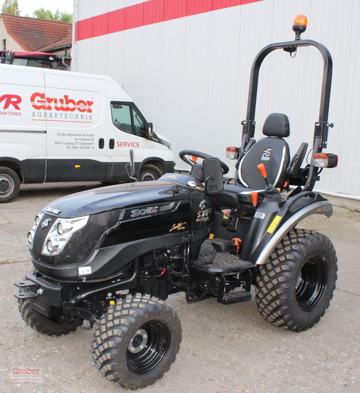 Traktor a típus Solis Solis 26 9+9 Panther, Neumaschine ekkor: Leipzig OT Engelsdorf (Kép 1)