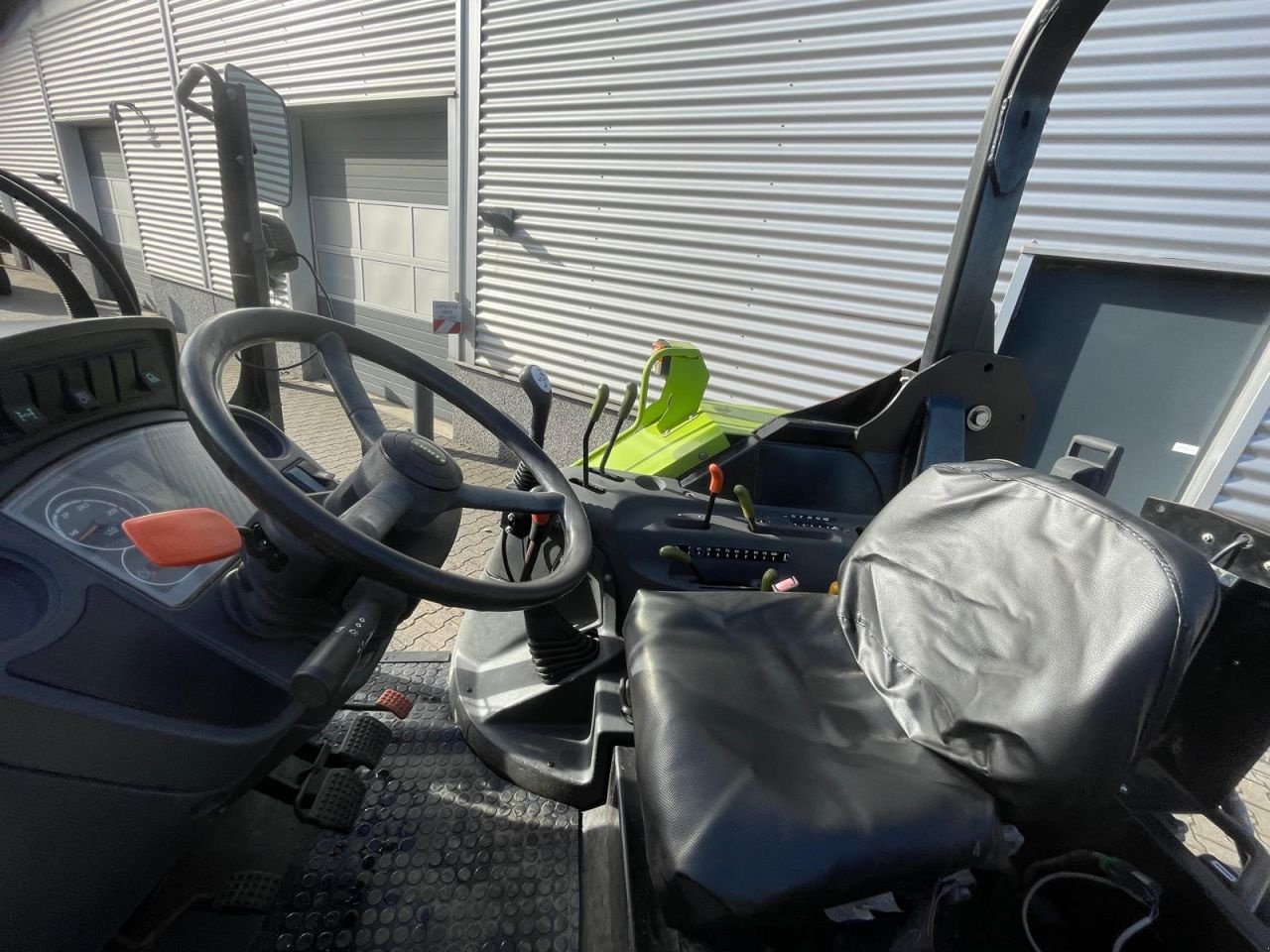 Traktor des Typs Sonstige Claas Axos 340 met Stoll voorlader, Gebrauchtmaschine in Roermond (Bild 9)