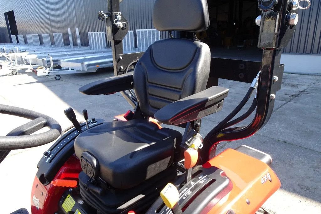 Traktor of the type Sonstige Compact tractor 263H ., Neumaschine in Losdorp (Picture 9)