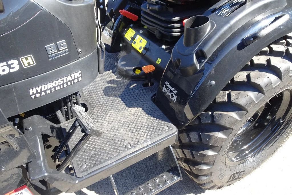 Traktor des Typs Sonstige Compact tractor 263H met voorlader ., Neumaschine in Losdorp (Bild 8)