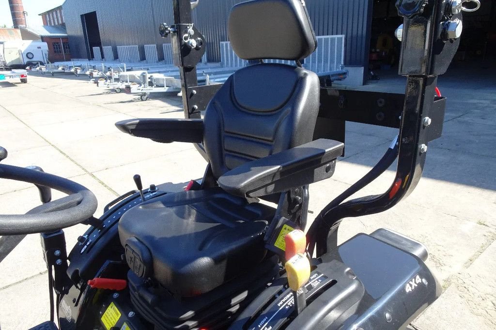 Traktor des Typs Sonstige Compact tractor 263H met voorlader ., Neumaschine in Losdorp (Bild 9)