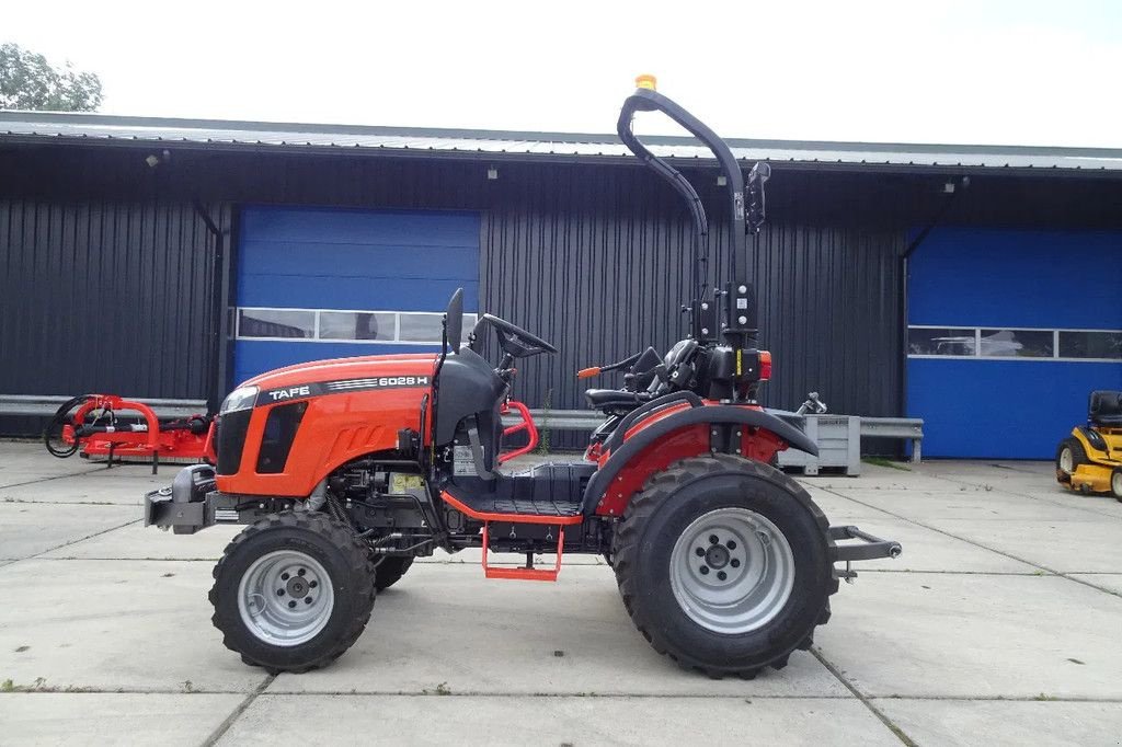 Traktor του τύπου Sonstige Compact trekker 6028H, Neumaschine σε Losdorp (Φωτογραφία 2)