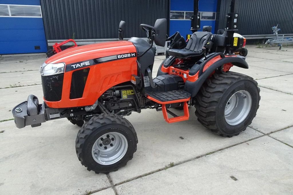 Traktor του τύπου Sonstige Compact trekker 6028H, Neumaschine σε Losdorp (Φωτογραφία 4)