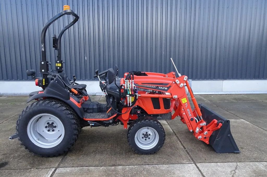 Traktor typu Sonstige Compact trekker met voorlader 6028H, Neumaschine v Losdorp (Obrázek 1)