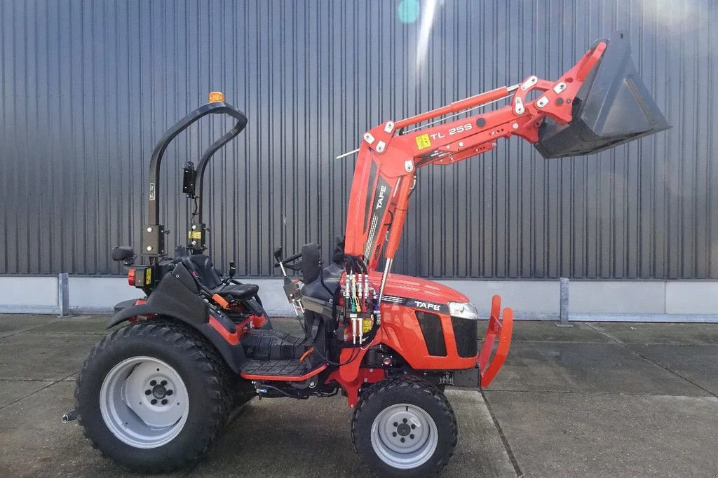 Traktor typu Sonstige Compact trekker met voorlader 6028H, Neumaschine v Losdorp (Obrázek 2)