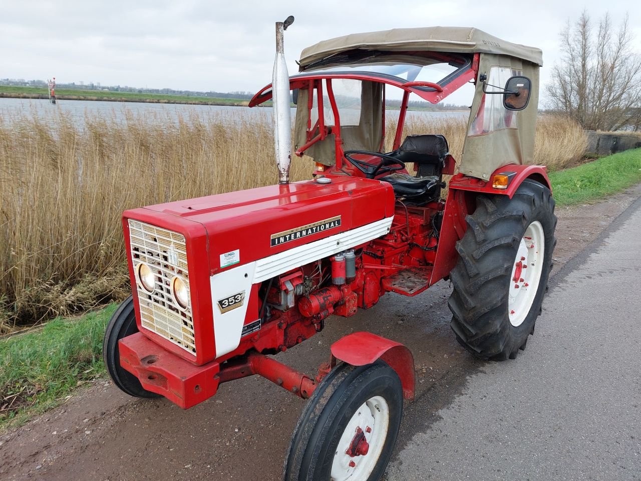 Traktor typu Sonstige International 353, Gebrauchtmaschine v Ouderkerk aan den IJssel (Obrázek 3)