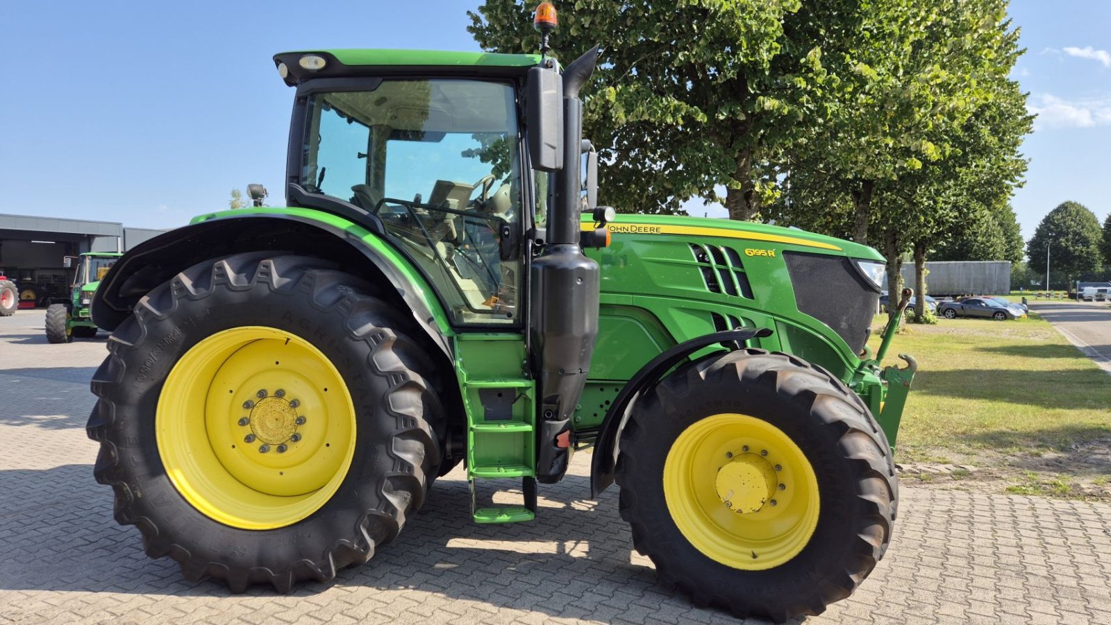 Traktor of the type Sonstige JOHN DEERE 6195R AP-40 Lucht Fronthef PTO TLS HCS, Gebrauchtmaschine in Schoonebeek (Picture 8)
