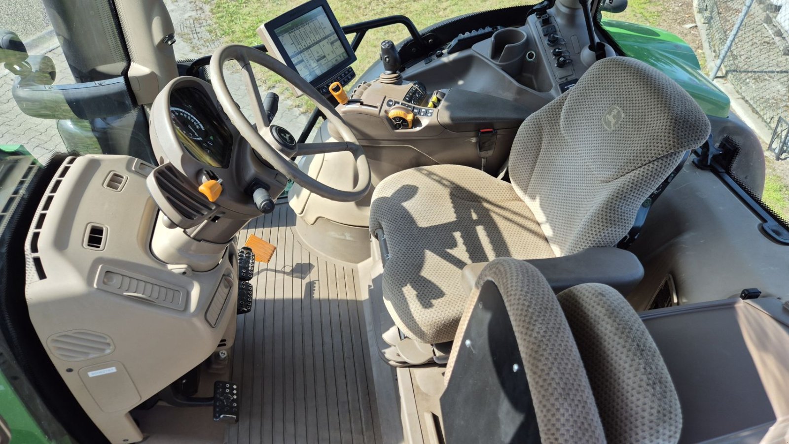 Traktor of the type Sonstige JOHN DEERE 6195R AP-40 Lucht Fronthef PTO TLS HCS, Gebrauchtmaschine in Schoonebeek (Picture 10)