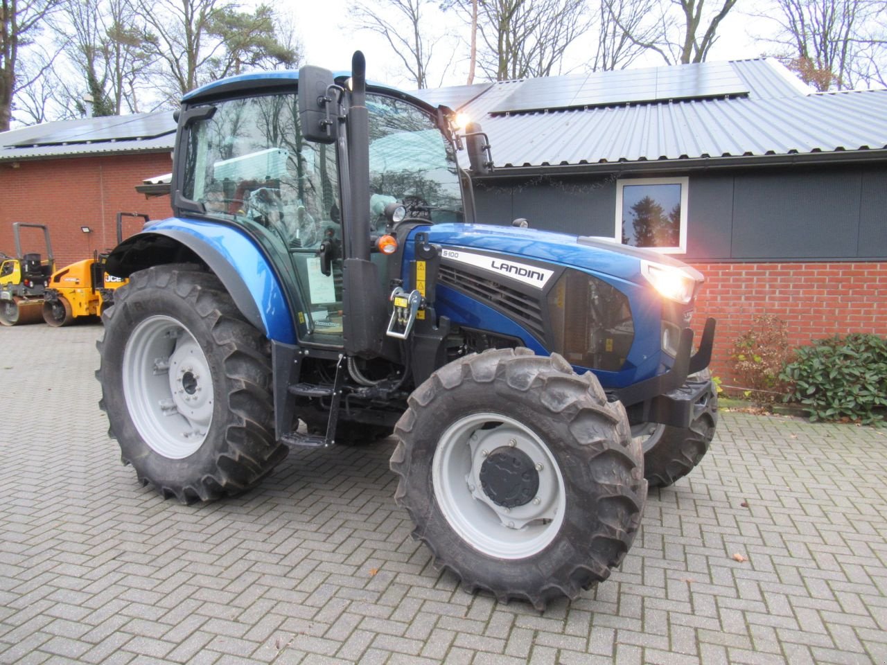 Traktor типа Sonstige landini / massey ferguson 5-100 dynamic 4x4 voorladerconsu, Gebrauchtmaschine в Borne (Фотография 3)