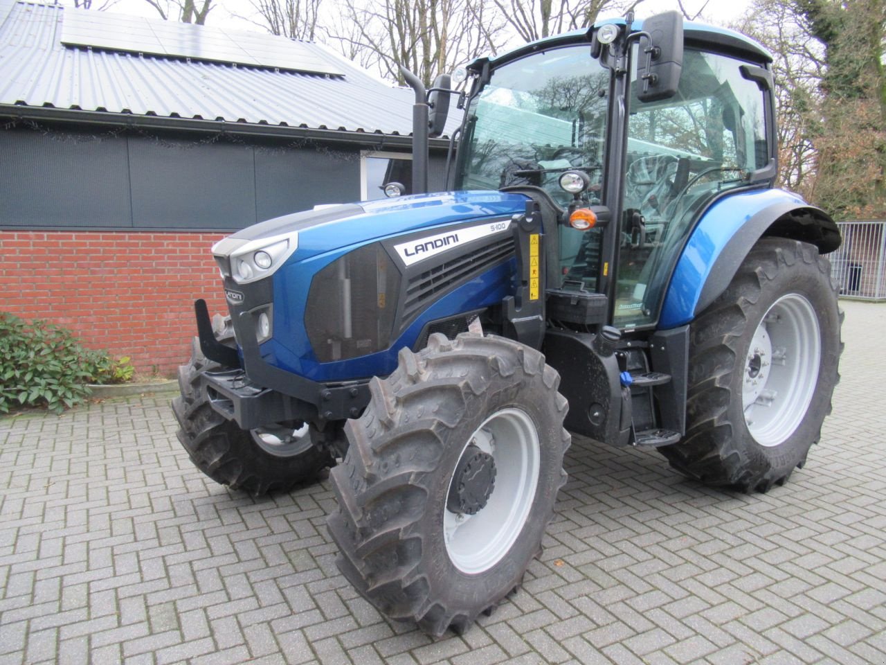 Traktor типа Sonstige landini / massey ferguson 5-100 dynamic 4x4 voorladerconsu, Gebrauchtmaschine в Borne (Фотография 1)