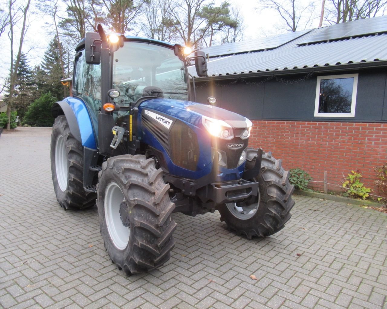 Traktor типа Sonstige landini / massey ferguson 5-100 dynamic 4x4 voorladerconsu, Gebrauchtmaschine в Borne (Фотография 2)