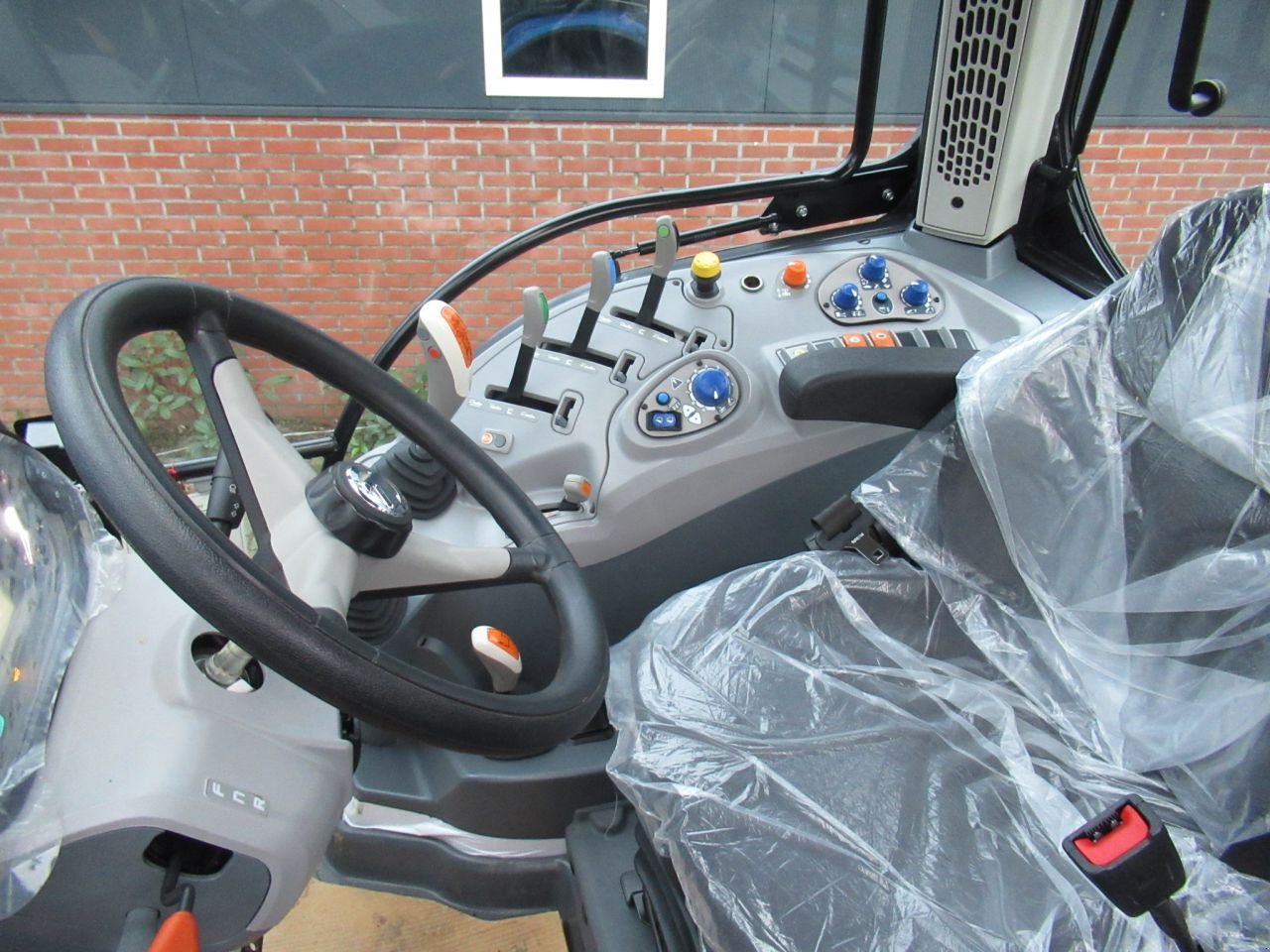 Traktor типа Sonstige landini / massey ferguson 5-100 dynamic 4x4 voorladerconsu, Gebrauchtmaschine в Borne (Фотография 9)