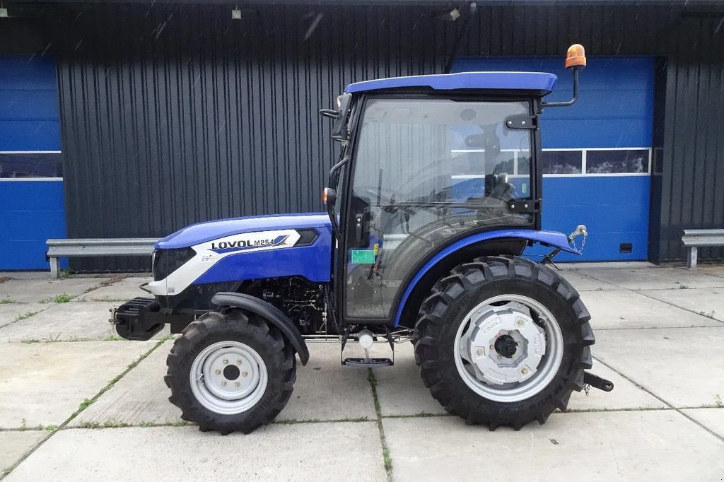 Traktor of the type Sonstige Lovol M254 met Cabine Weinig uren! M254, Gebrauchtmaschine in Losdorp (Picture 1)
