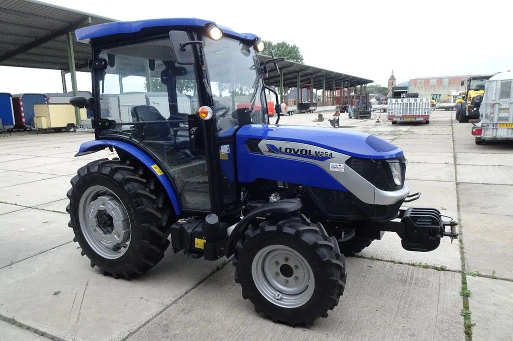 Traktor of the type Sonstige Lovol M254 met Cabine Weinig uren! M254, Gebrauchtmaschine in Losdorp (Picture 2)