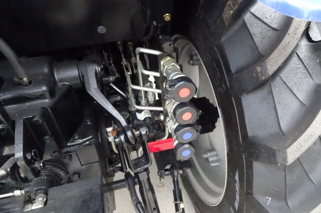 Traktor of the type Sonstige Lovol M254 met Cabine Weinig uren! M254, Gebrauchtmaschine in Losdorp (Picture 4)