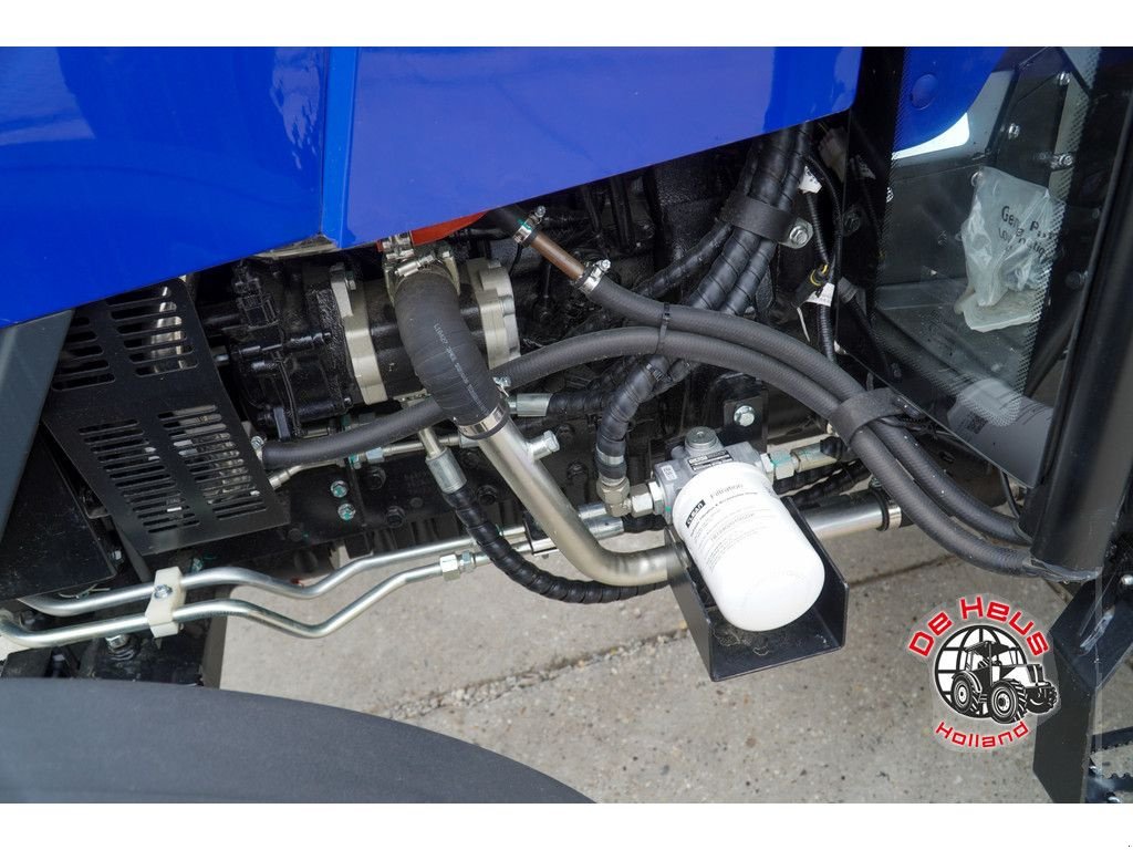 Traktor от тип Sonstige Lovol M404C, Neumaschine в MIJNSHEERENLAND (Снимка 9)