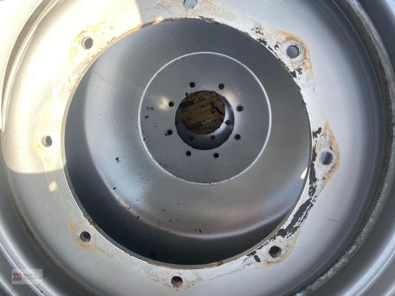 Traktor of the type Sonstige PFLEGERÄDER 320/90R42 & 340/85R48, Gebrauchtmaschine in Oyten (Picture 2)