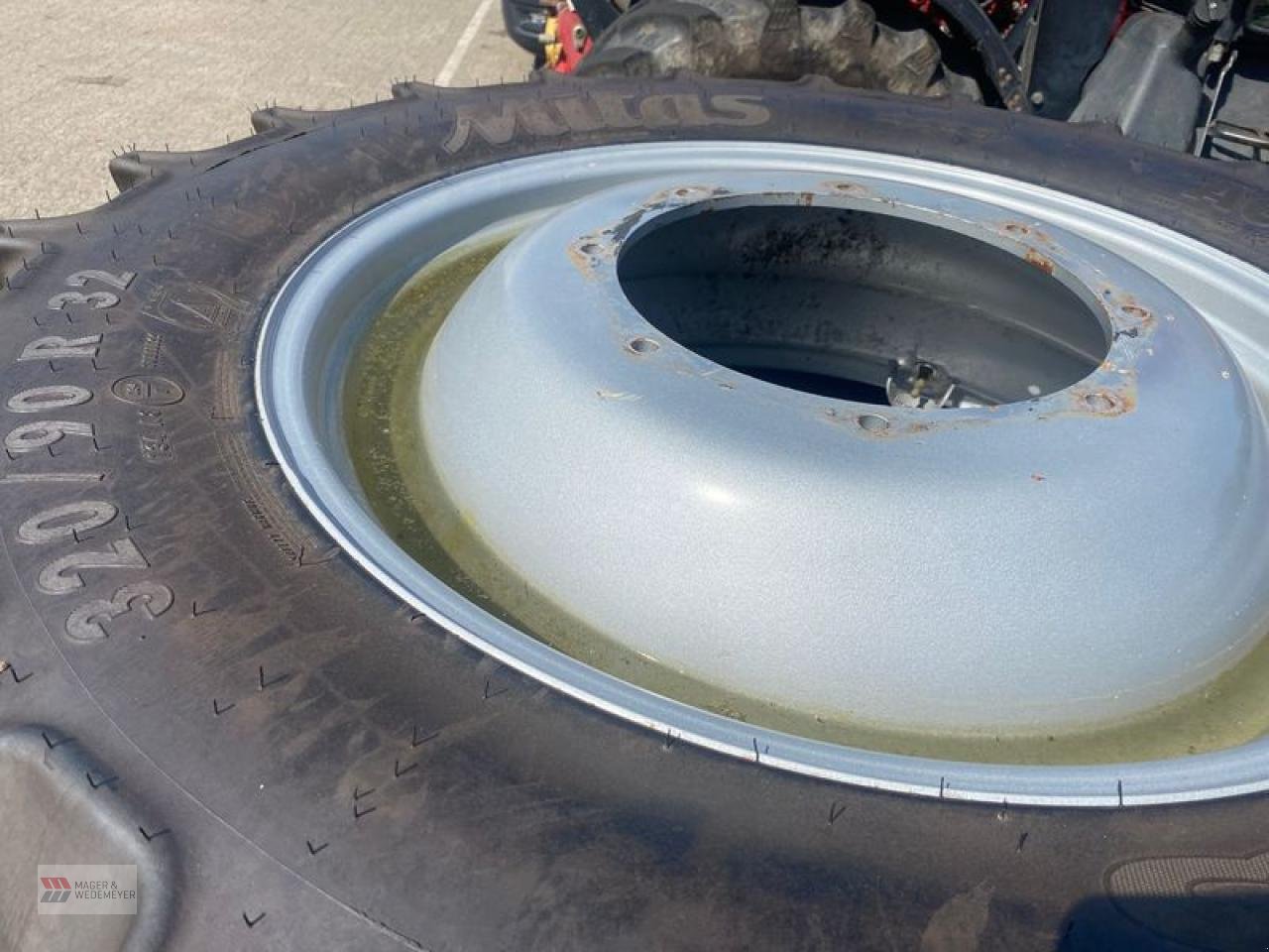 Traktor of the type Sonstige PFLEGERÄDER 320/90R42 & 340/85R48, Gebrauchtmaschine in Oyten (Picture 3)
