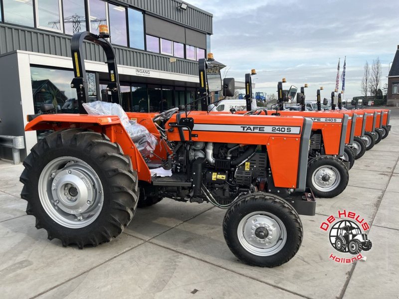 Traktor от тип Sonstige Tafe 240S, Neumaschine в MIJNSHEERENLAND