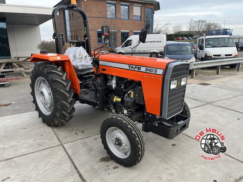 Traktor от тип Sonstige Tafe 240S, Neumaschine в MIJNSHEERENLAND