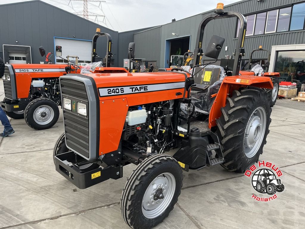 Traktor des Typs Sonstige Tafe 240S, Neumaschine in MIJNSHEERENLAND (Bild 3)