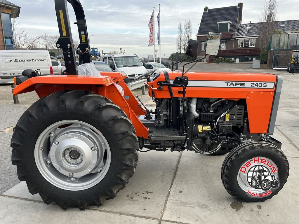 Traktor des Typs Sonstige Tafe 240S, Neumaschine in MIJNSHEERENLAND (Bild 2)