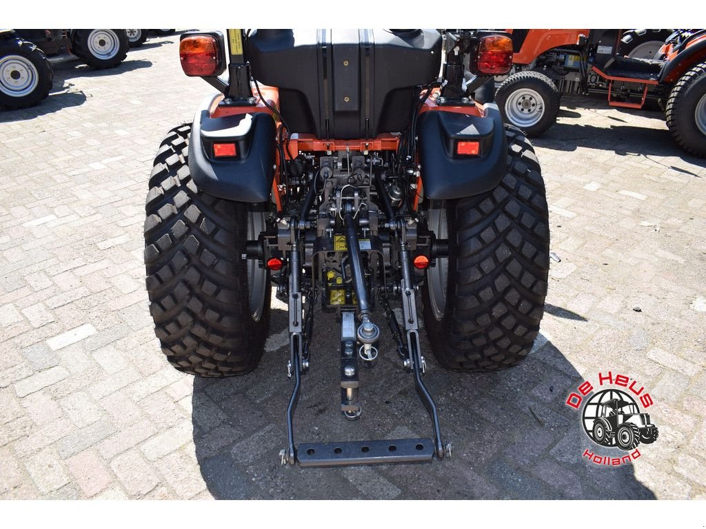 Traktor Türe ait Sonstige Tafe 6028M, Neumaschine içinde MIJNSHEERENLAND (resim 3)