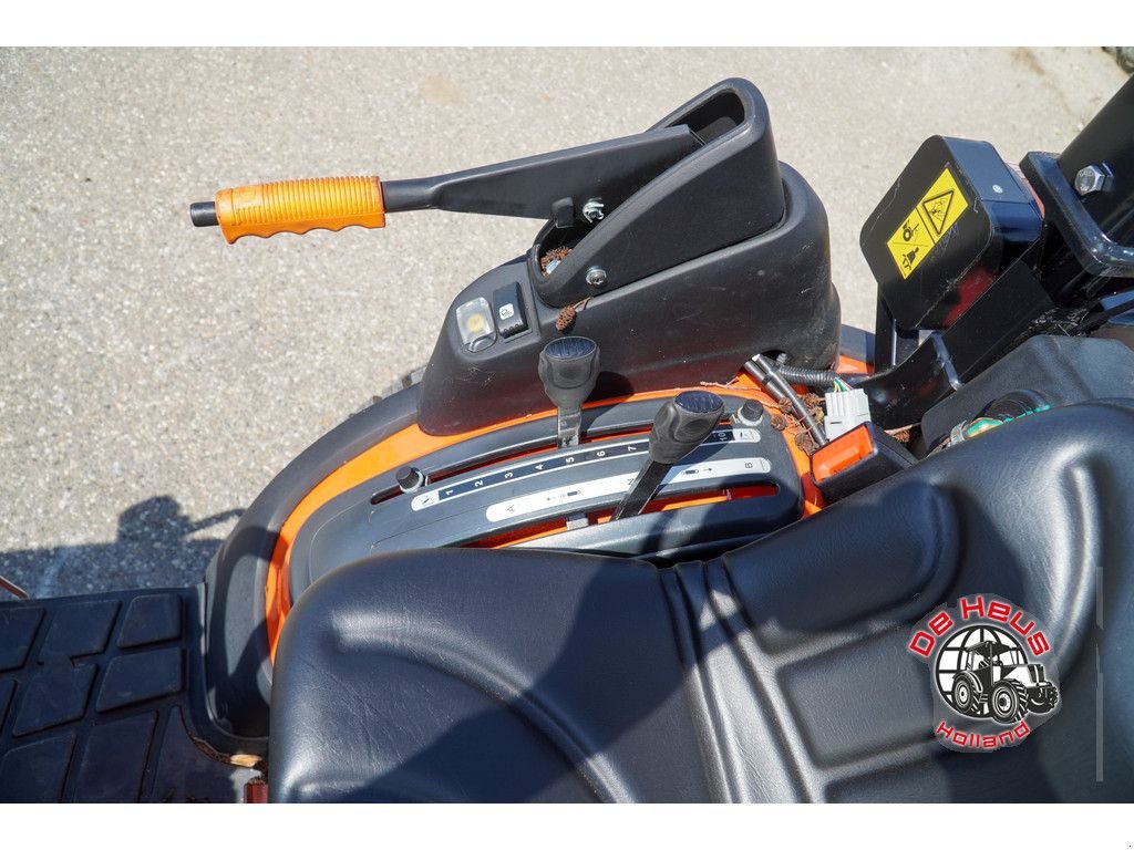 Traktor of the type Sonstige Tafe 6028M, Gebrauchtmaschine in MIJNSHEERENLAND (Picture 11)