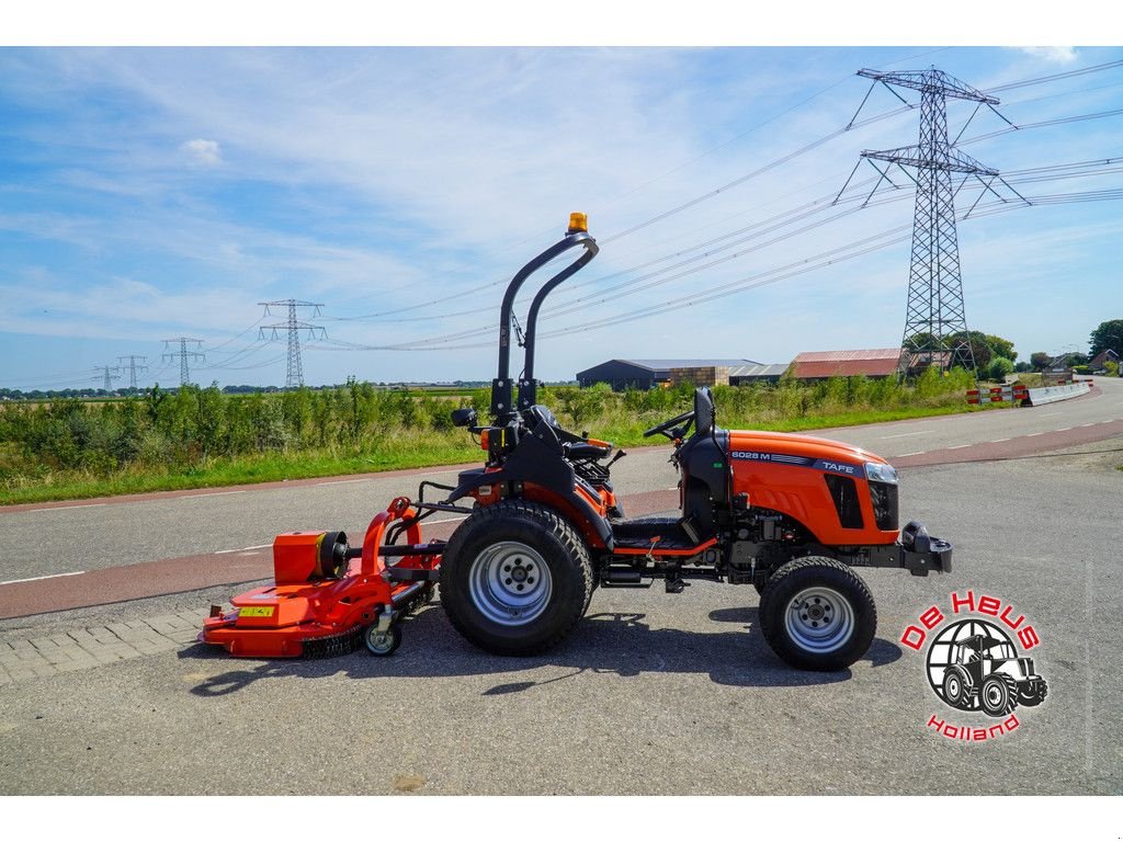 Traktor of the type Sonstige Tafe 6028M, Gebrauchtmaschine in MIJNSHEERENLAND (Picture 4)