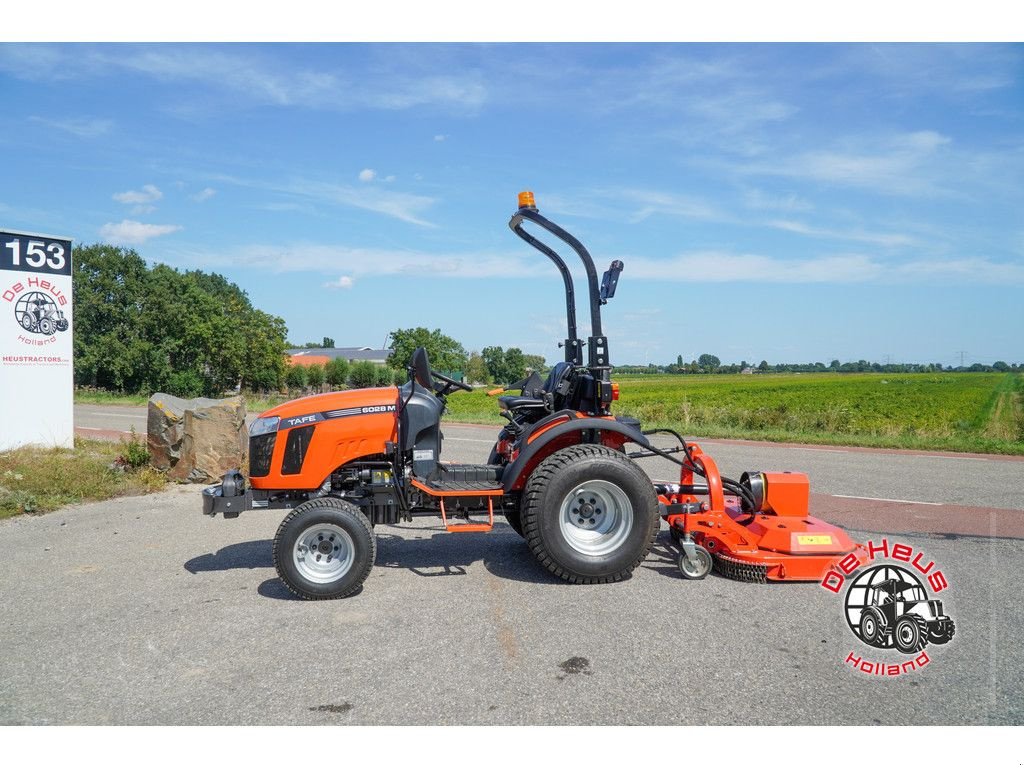 Traktor of the type Sonstige Tafe 6028M, Gebrauchtmaschine in MIJNSHEERENLAND (Picture 2)
