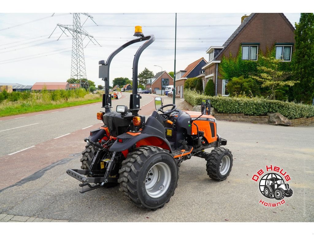 Traktor of the type Sonstige Tafe 6028M, Neumaschine in MIJNSHEERENLAND (Picture 3)